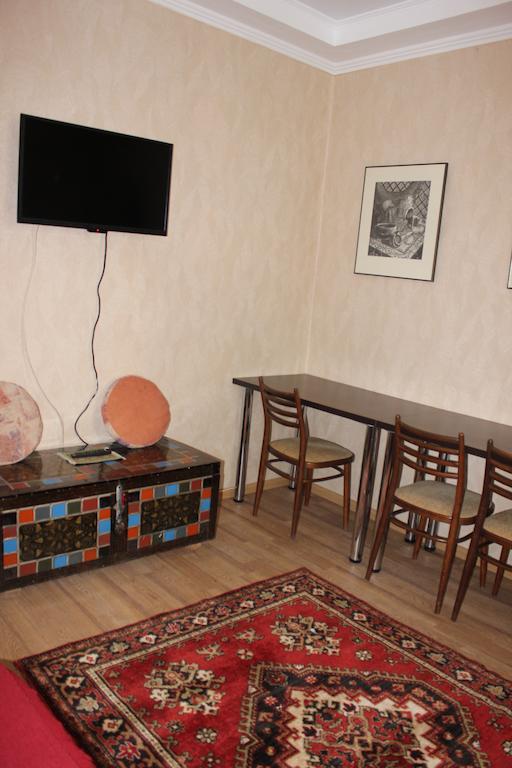 Almaty Central Hostel エクステリア 写真