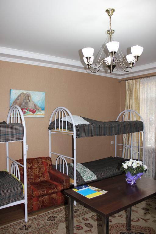 Almaty Central Hostel エクステリア 写真