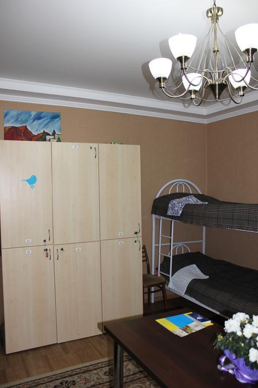 Almaty Central Hostel エクステリア 写真