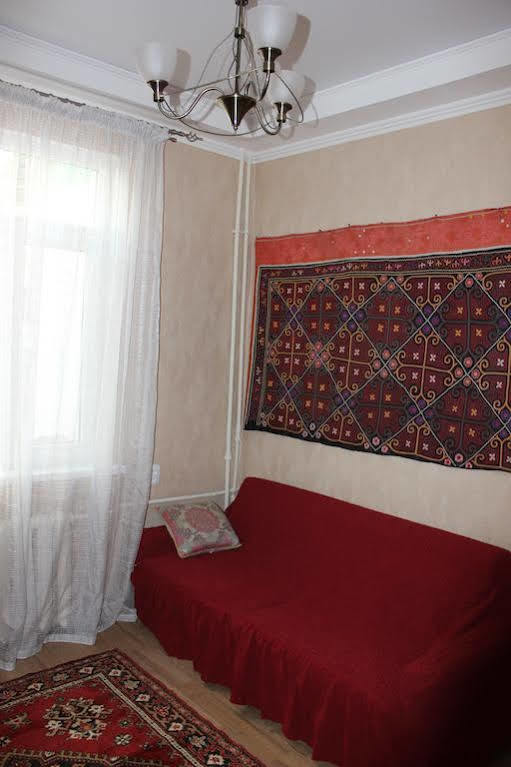 Almaty Central Hostel エクステリア 写真