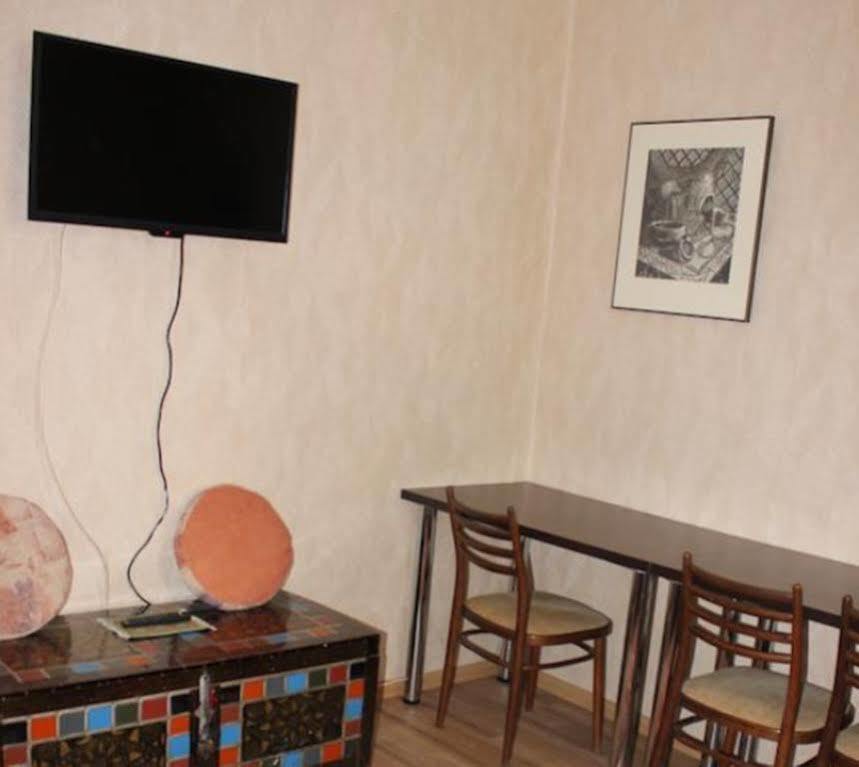 Almaty Central Hostel エクステリア 写真