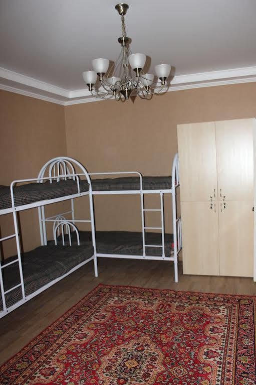 Almaty Central Hostel エクステリア 写真